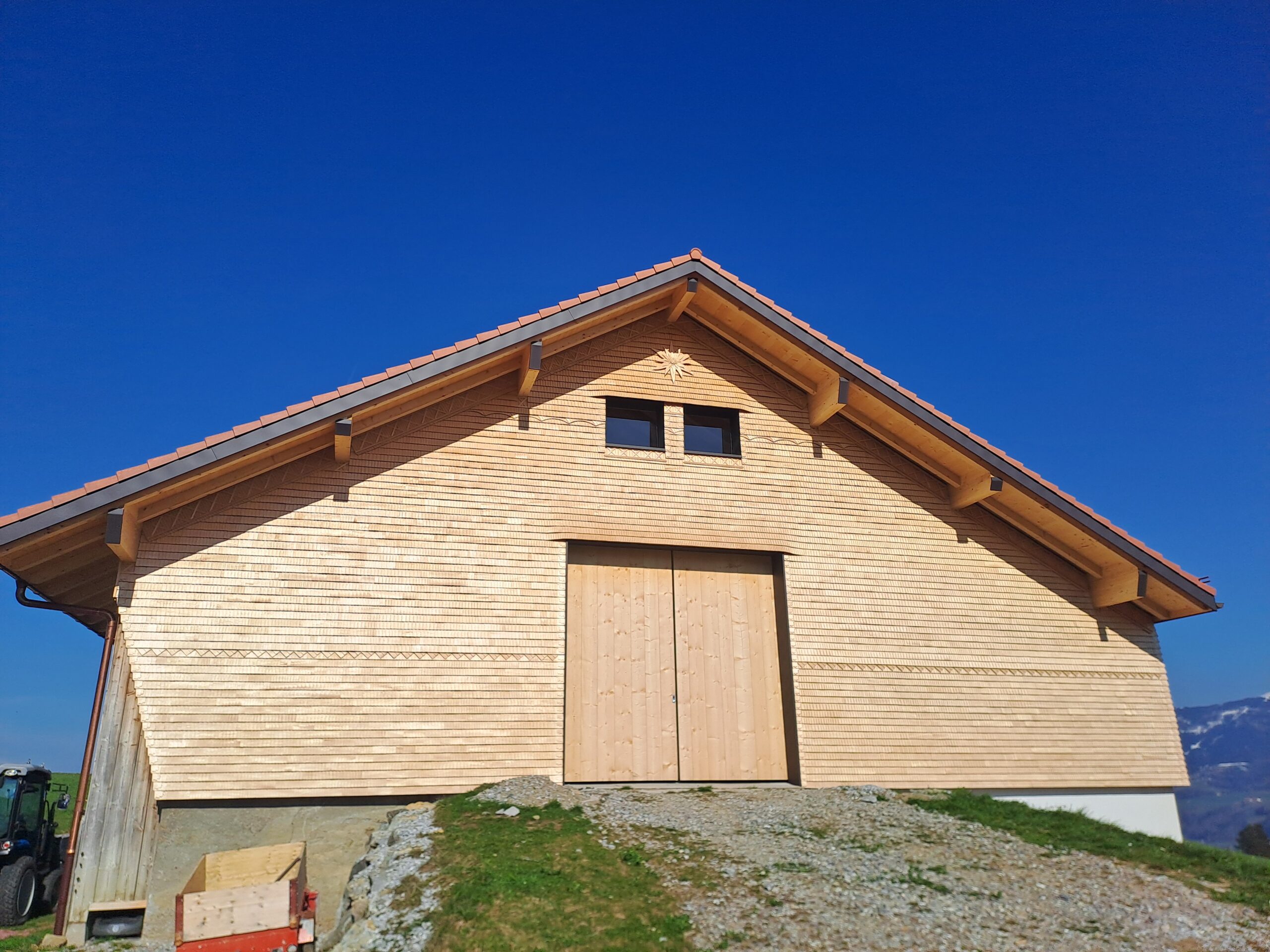 Nouvelle façade en tavaillons, Avry-devant-Pont – Tristan Ropraz Tavillonneur