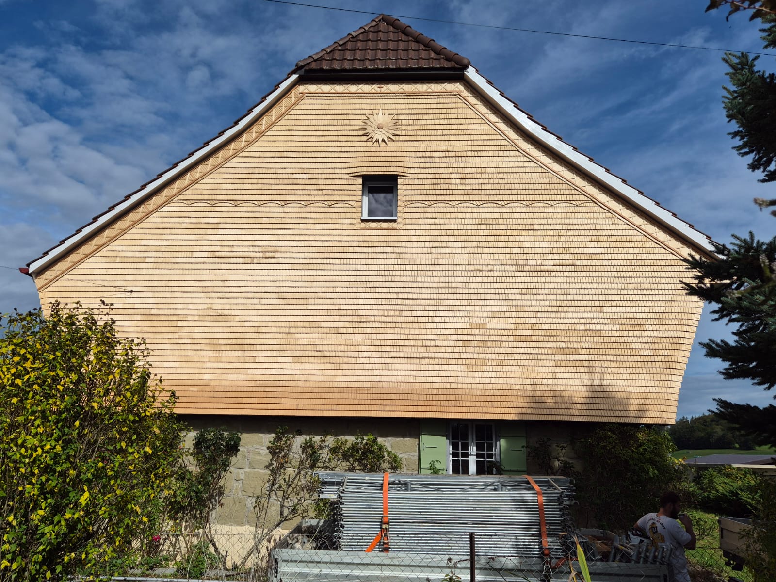 Nouvelle façade en tavaillons, Cournillens – Tristan Ropraz Tavillonneur